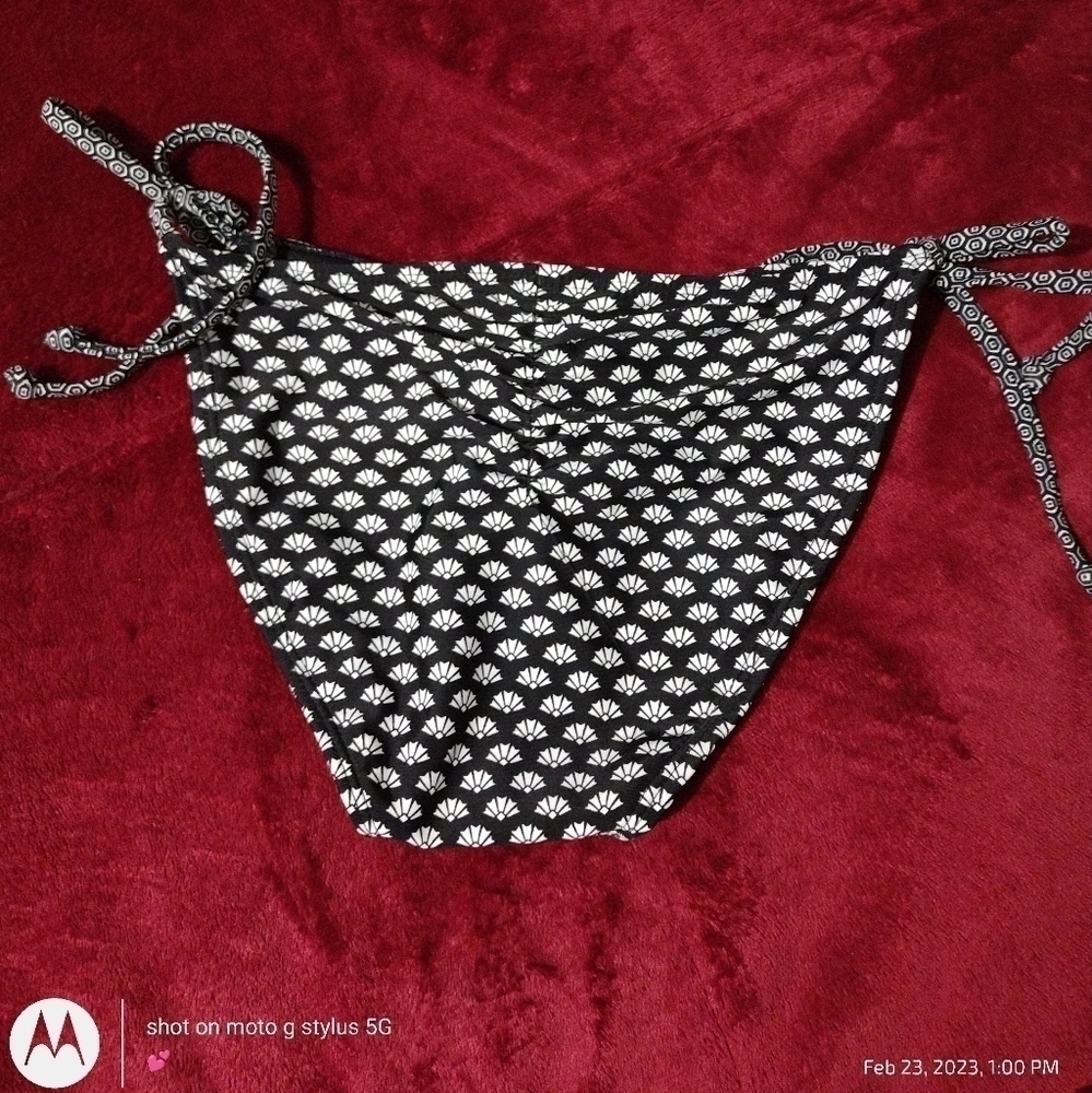 XHILARATION String Bikini Bottom - Picture 4 of 4